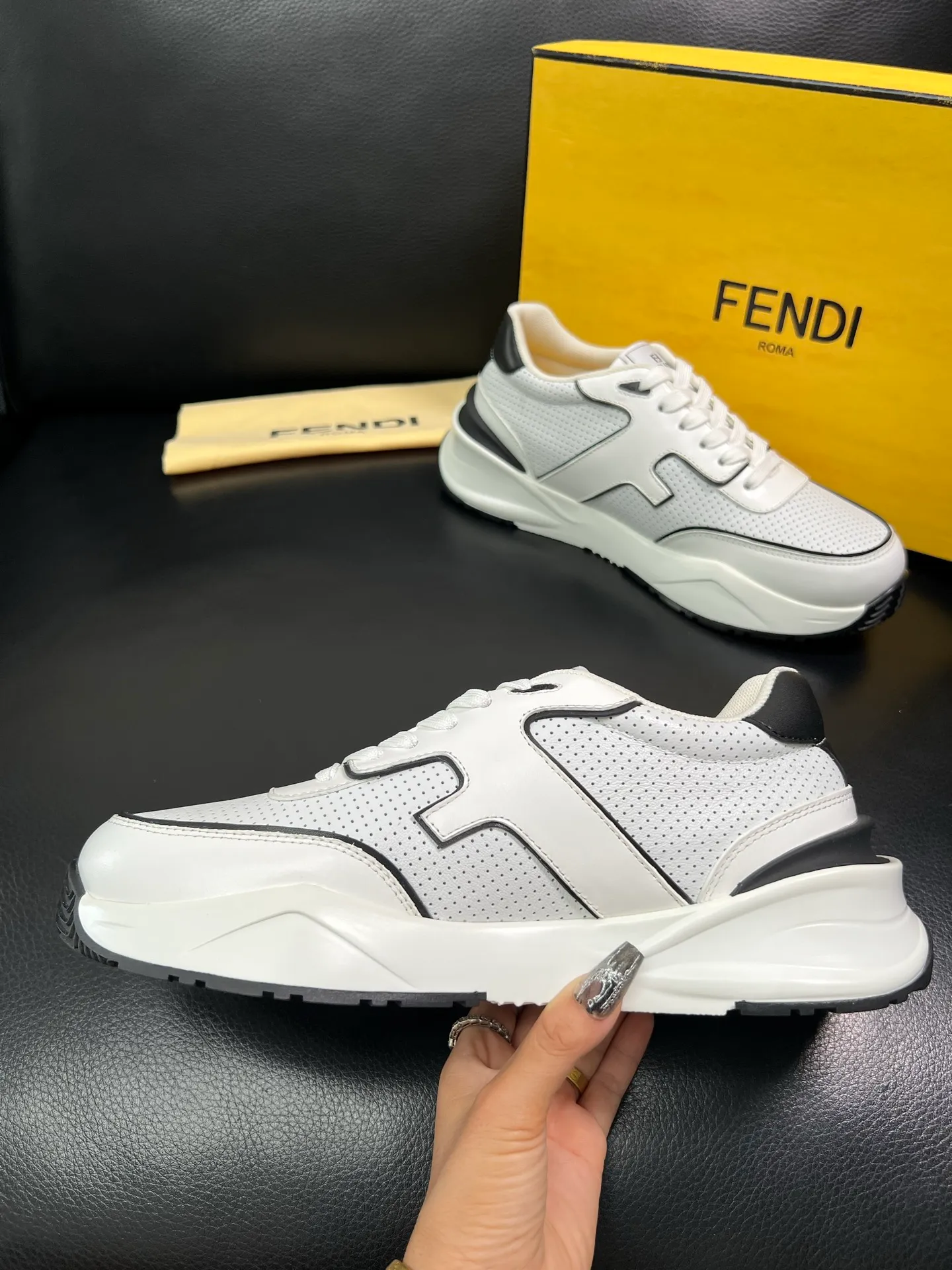 Men's shoes 💰840 FENDI top purchasing Fendi counters are equipped with the original factory, original fabrics imported from Italy, breathable and comfortable cowhide lining, soles: original soles specially provided by the original factory are super comfortable, original factory orders 🔍high quality, you can enter and exit the counter at will, welcome to compare, code number 39-44 (customized 38-45) 85856